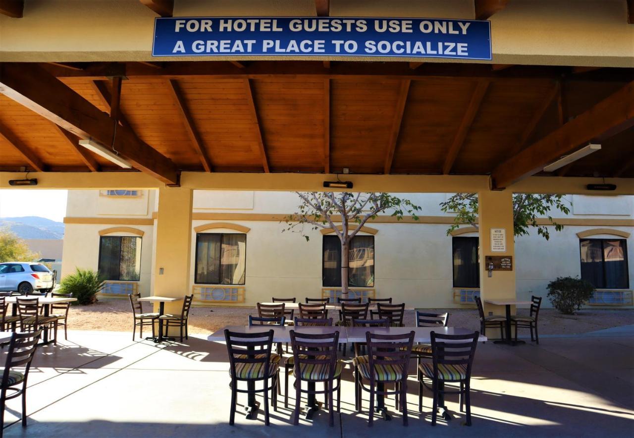 Oasis Inn And Suites 29 Palms Hotel Joshua Tree National Park Twentynine Palms Exterior foto