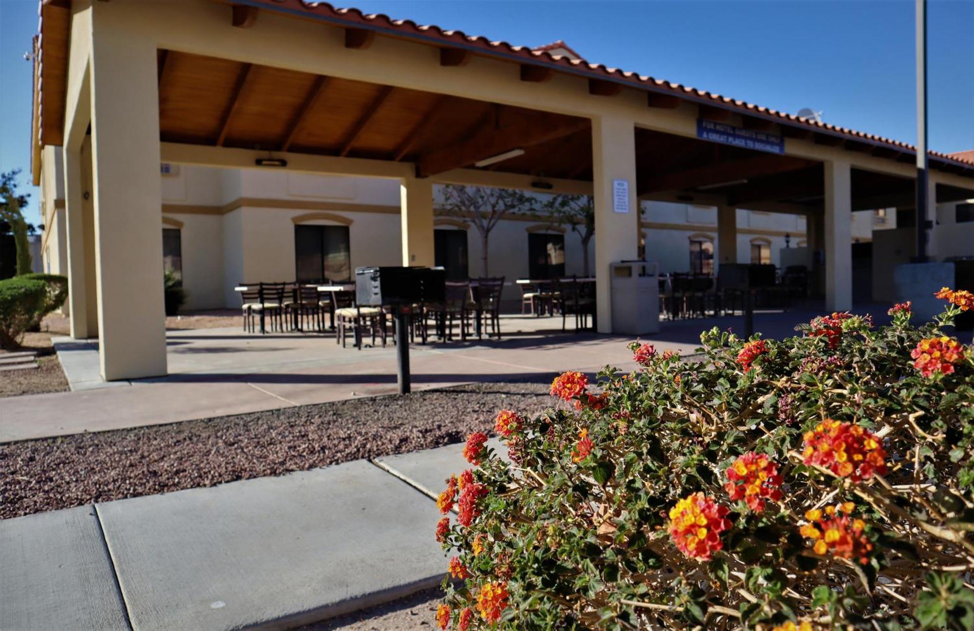 Oasis Inn And Suites 29 Palms Hotel Joshua Tree National Park Twentynine Palms Exterior foto